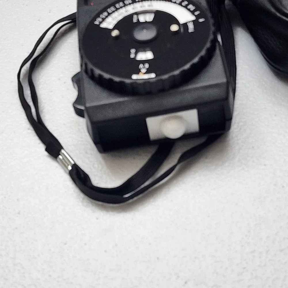 Vivatar 45 Exposure Light Meter/ Case Untested Parts Only